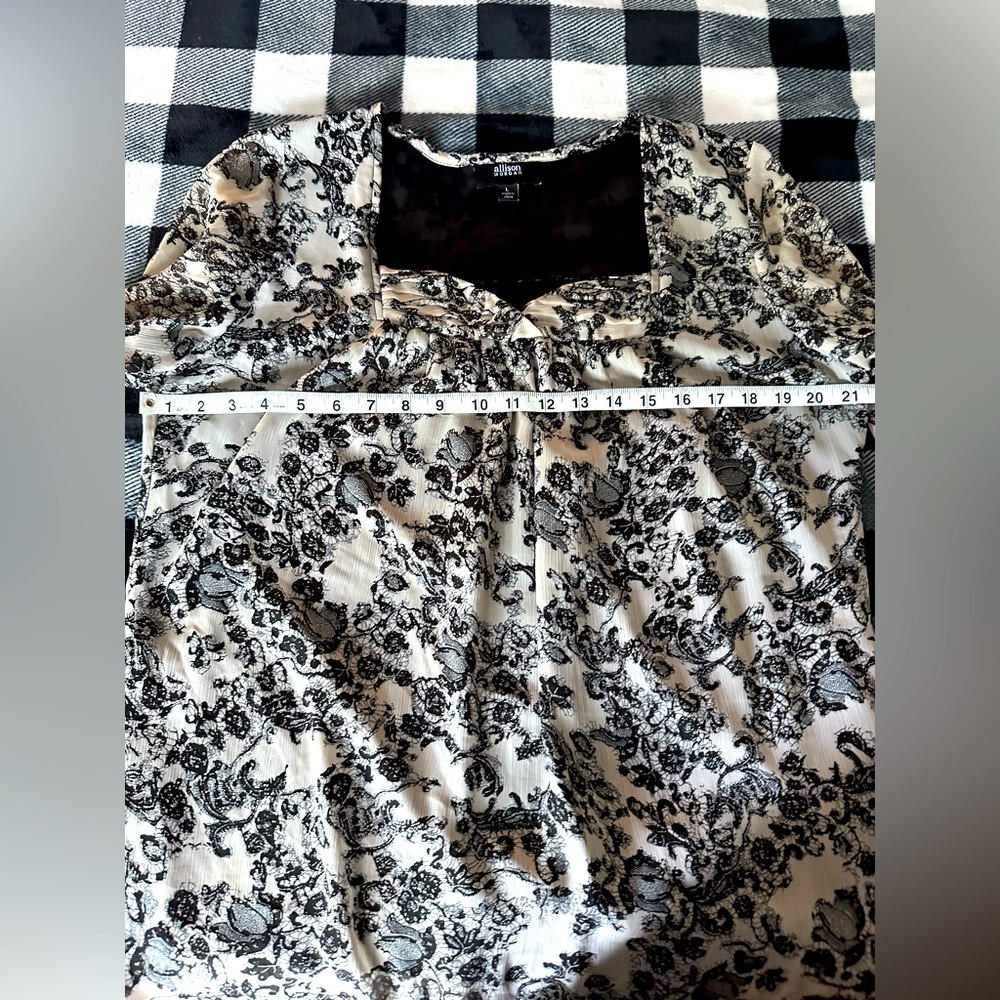 Women’s long sleeved blouse size large